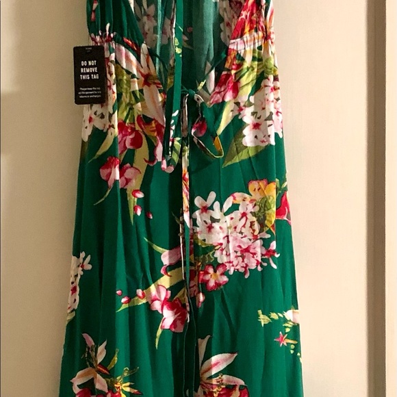 Vibrant ‘boho meets sexy” dress! - Picture 2 of 5